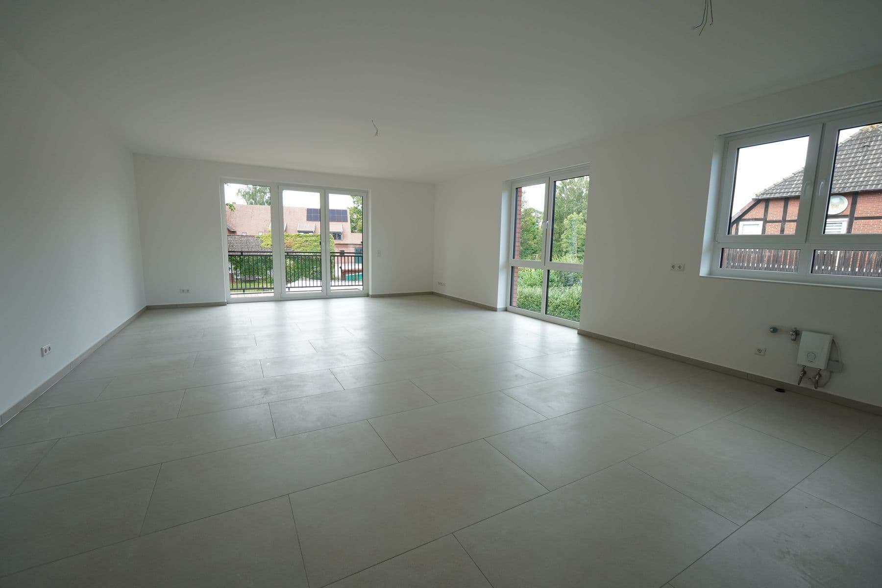 Lichtdurchflutete 2-Zimmer-Wohnung mit großem Balkon, Bild 2