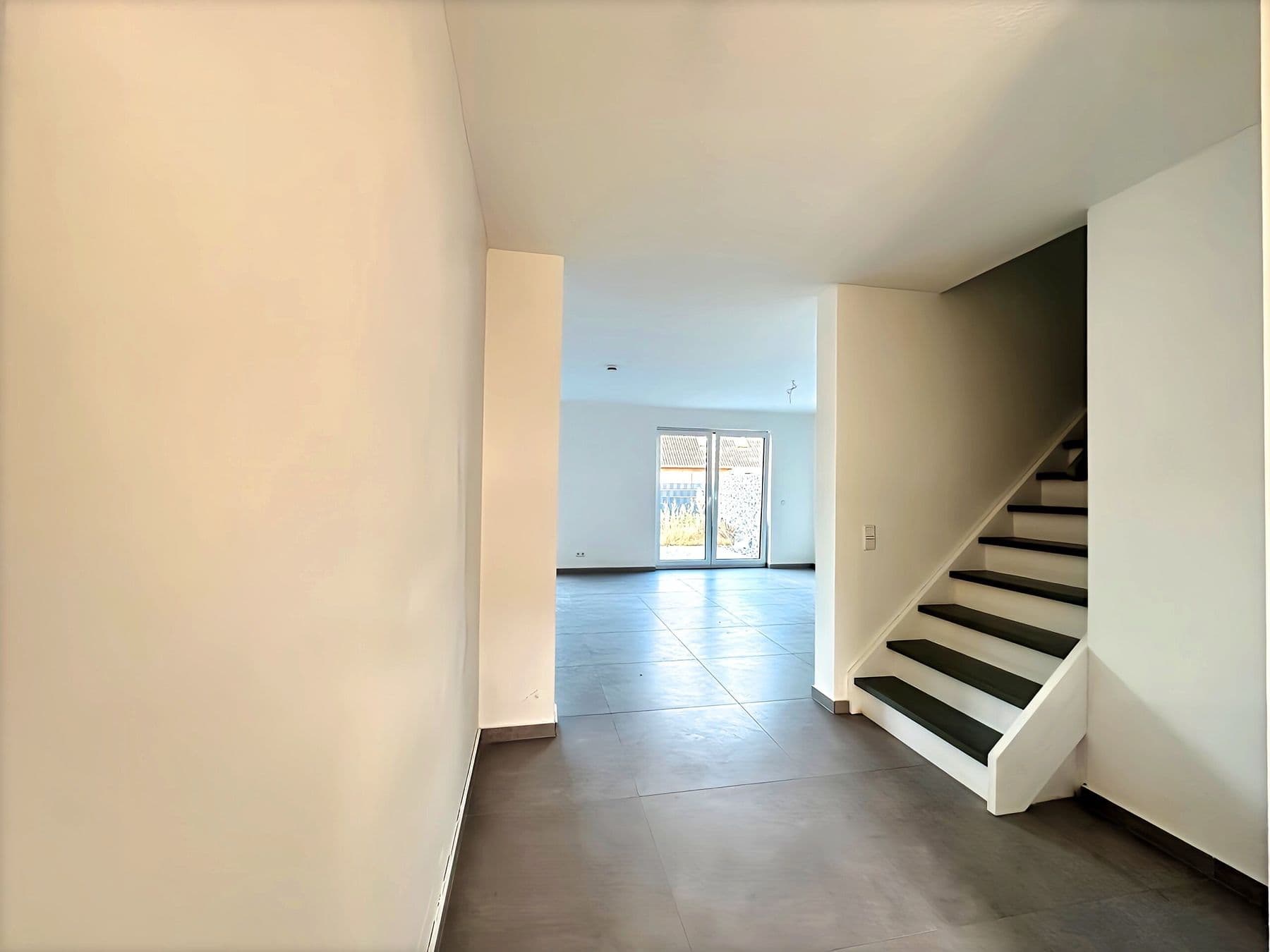 Reserviert ! Mittelhaus – Stilvolles Wohnen in moderner Architektur, Außenansicht