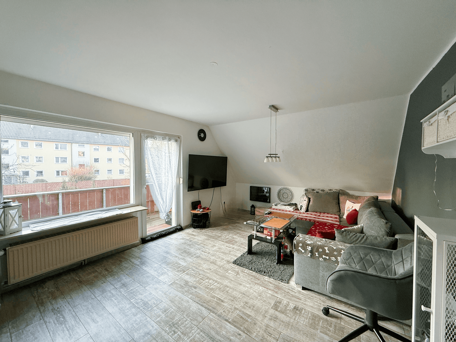 Charmantes kleines Einfamilienhaus mit großer Terrasse und Balkon, Außenansicht