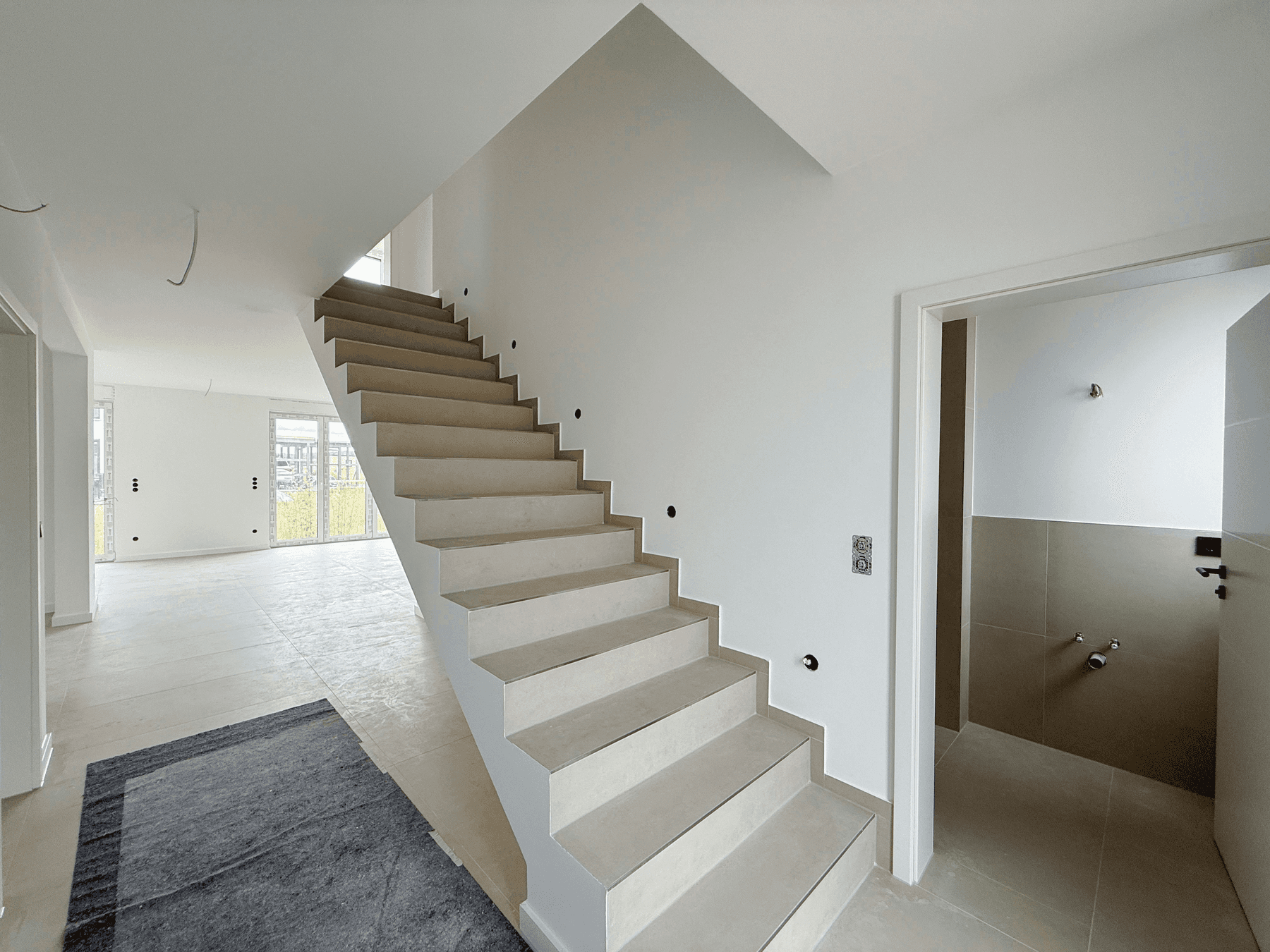 Exklusiver Neubau – Moderne Doppelhaushälfte mit Dachterrasse, Garten und hochwertiger Ausstattung, Bild 3