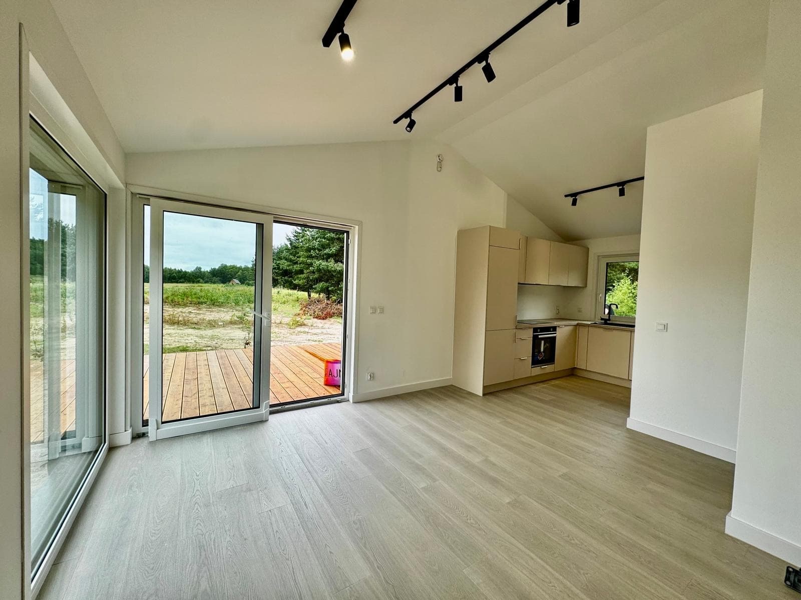 Stilvoller KfW-55 Design-Bungalow in moderner Modulbauweise 42 m² Wohnfläche | 290 m² Grundstück, Bild 2
