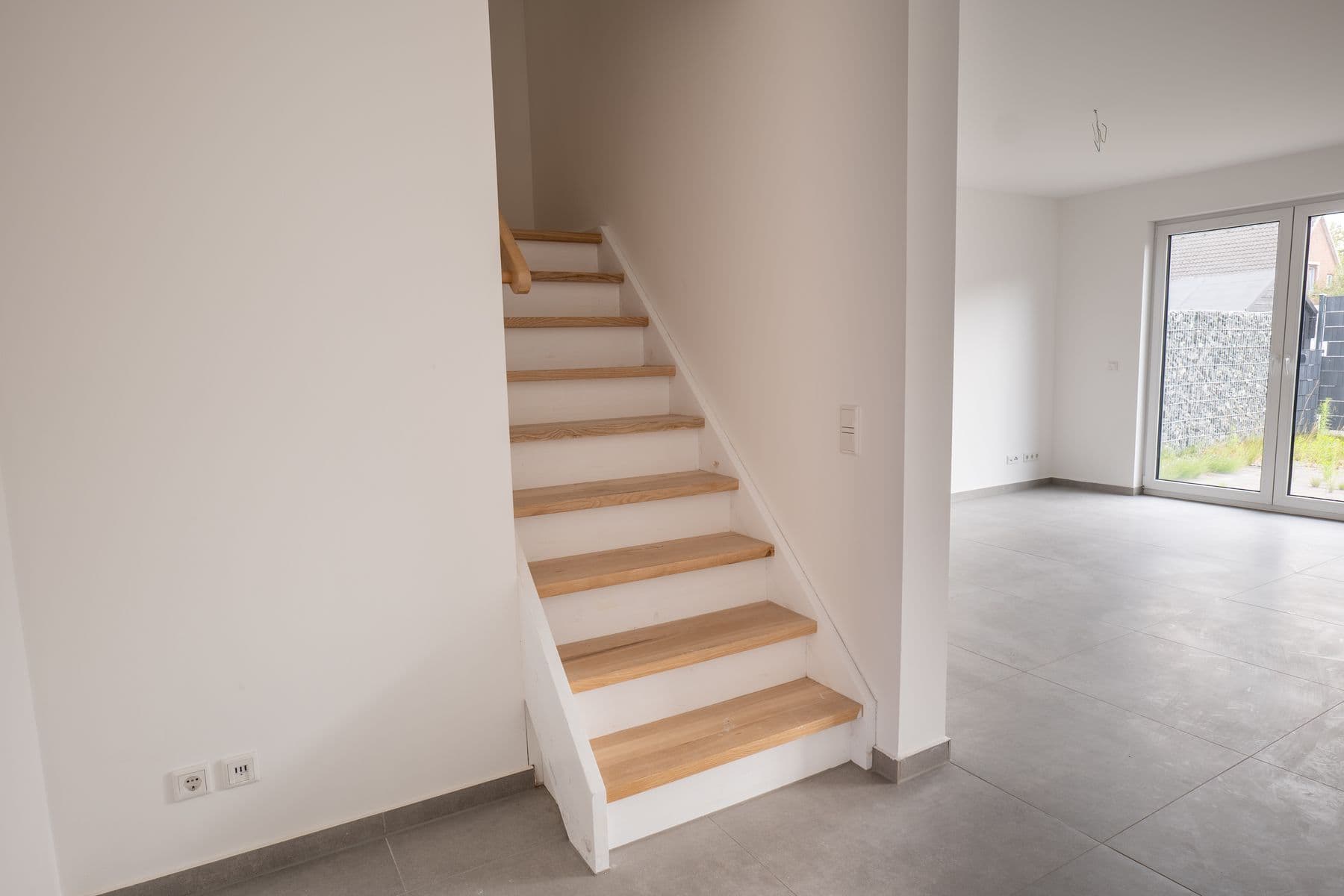 Reserviert ! Modernes Reihenhaus zur Miete – Wohnen mit Komfort, Bild 2