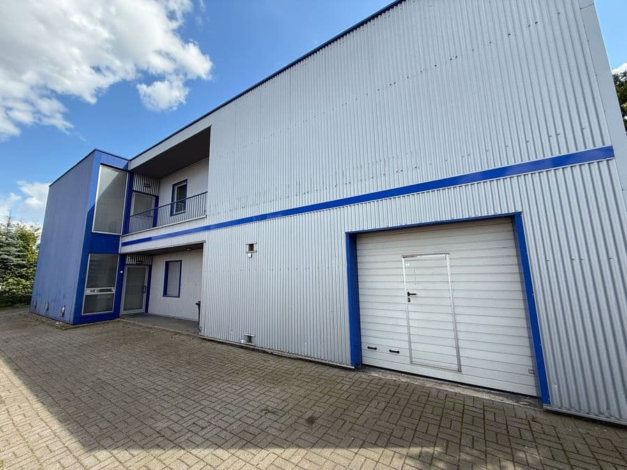 Möbliertes Büro mit eigener Dusche & WC in Garbsen