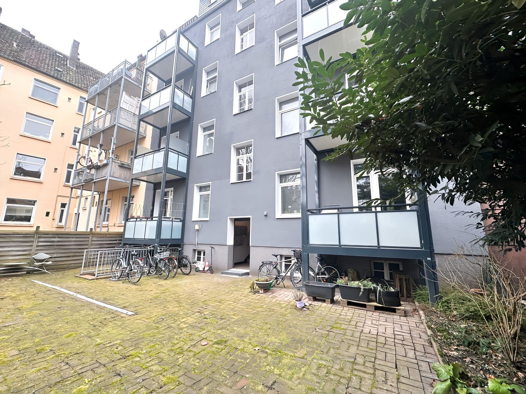 RESERVIERT! 2-Zimmer-Wohnung mit Balkon in attraktiver Lage - Erstbezug nach umfassender Renovierung, Außenansicht