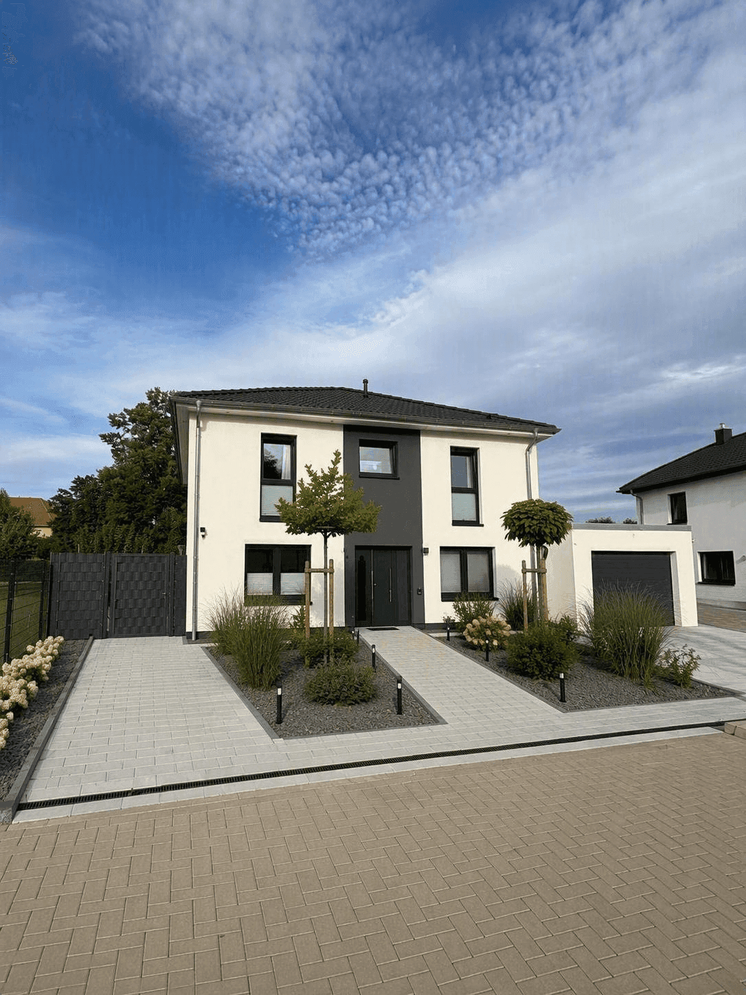 Modernes Familienhaus mit Smart-Home-Komfort, großem Garten und viel Platz zum Leben, Bild 2